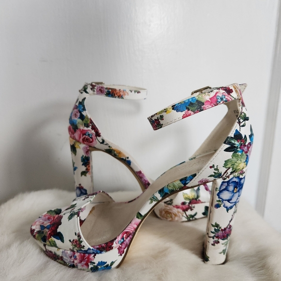 David’s Bridal White Floral Flora 1” Platform High Heel Open Toe Shoes Sz 7M - Picture 5 of 10